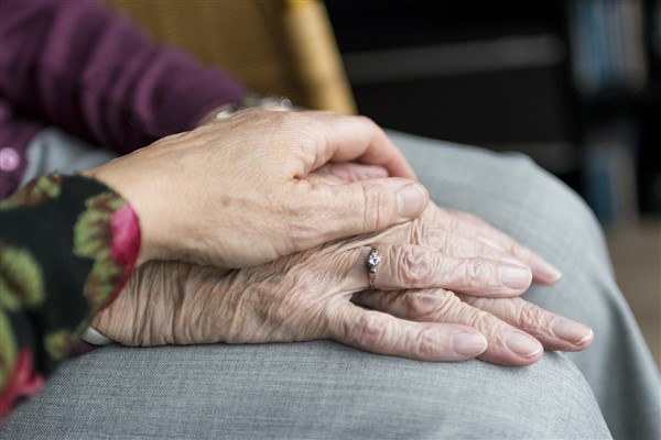 Vali Gül'den yangında hayatını kaybeden vatandaşların ailelerine taziye ziyareti