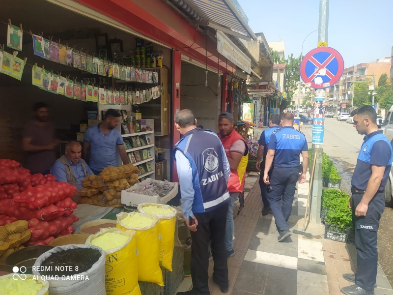 Viranşehir'de zabıta ekiplerinden kaldırım işgali denetimi