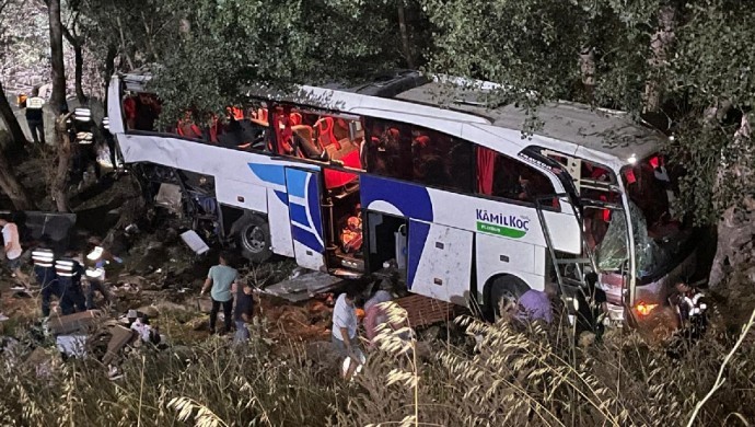 Yozgat’ta yolcu otobüsü şarampole devrildi