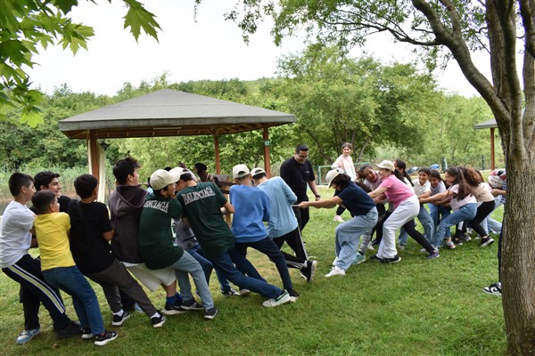 Zeytinburnu Bilgi Evi Öğrencileri, yılın yorgunluğunu geleneksel piknik etkinliğiyle attı