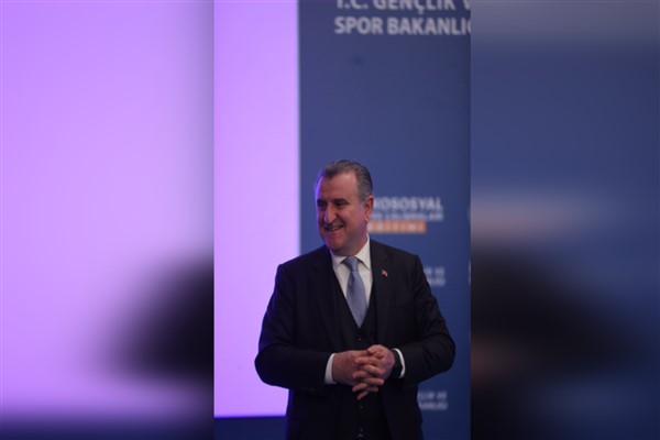 Bakan Bak'tan Süper Lig şampiyonu Galatasaray'a tebrik