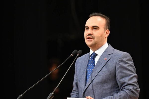 Bakan Kacır, DEİK Genel Kurulunda seçilen yönetim kurulu üyelerini tebrik etti