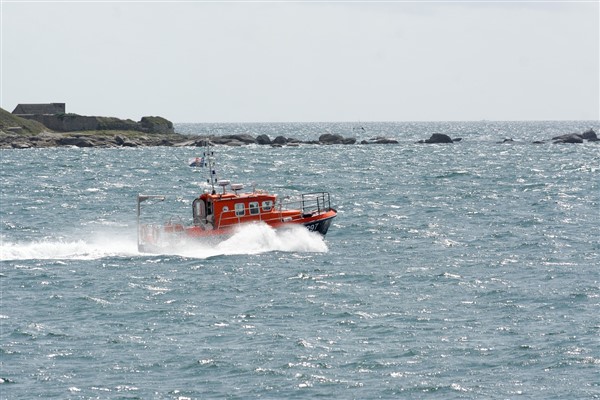 Çanakkale Zincirbozan önlerinde arızalanan tekne Lapseki’ye yanaştırıldı