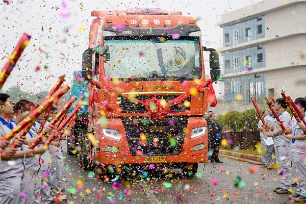 Çin’in 1000 kilometre menzile sahip yeni hidrojenli kamyonu piyasaya çıktı