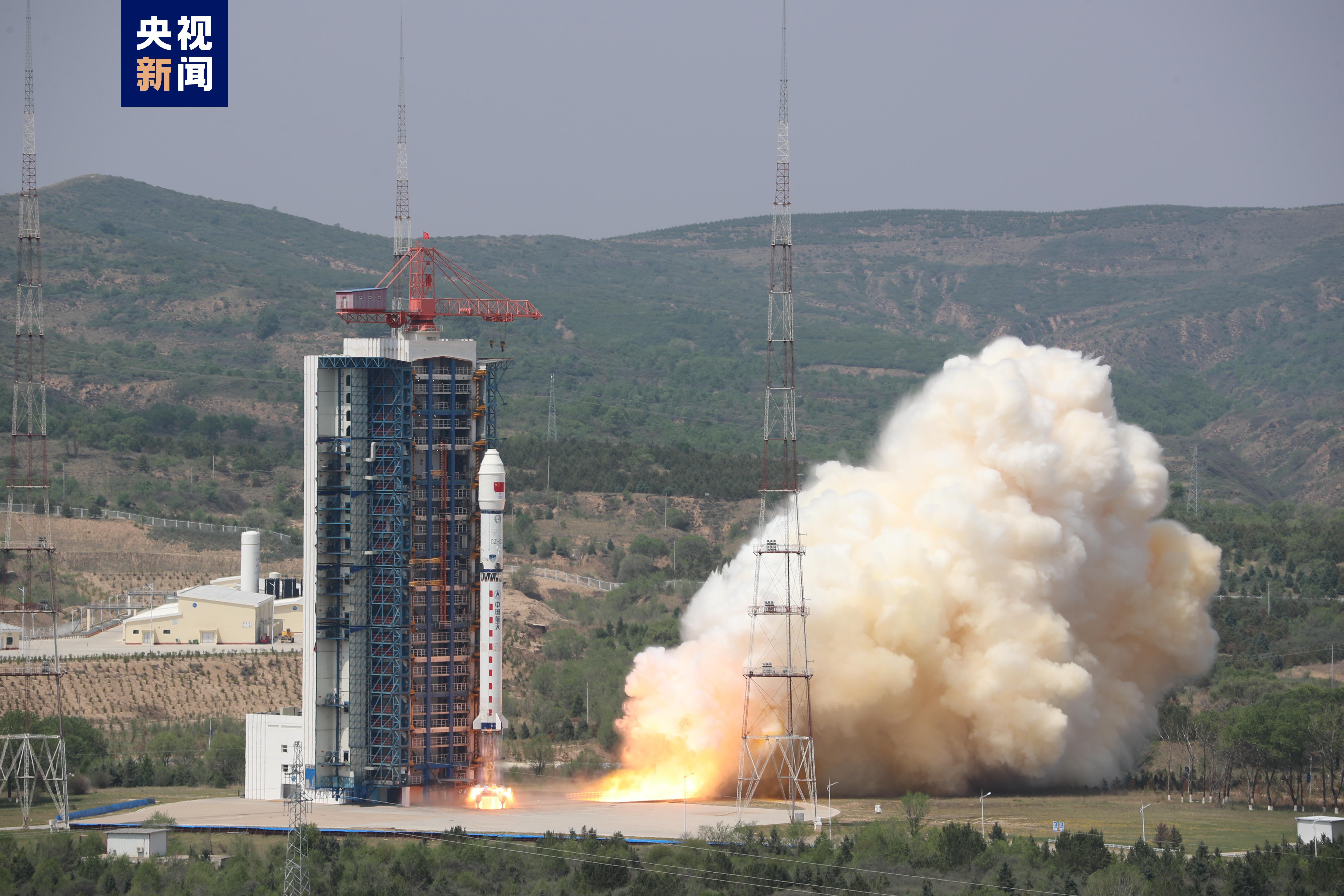 Çin uzaya dört uydu gönderdi