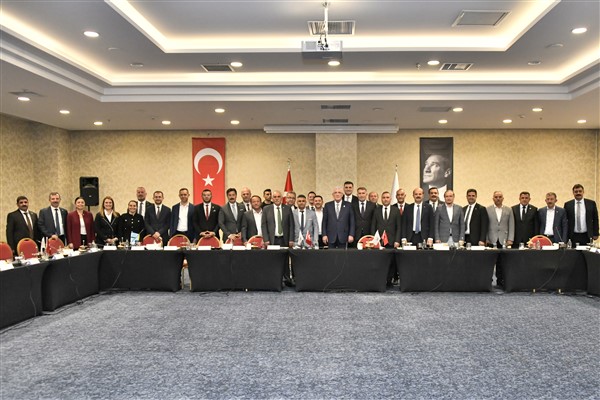Dervişoğlu, İYİ Partili belediye başkanlarıyla bir araya geldi