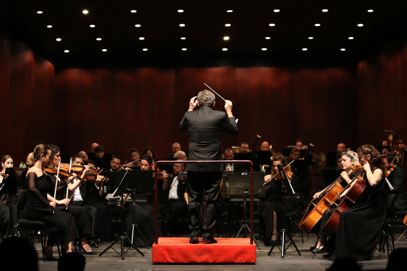 Eskişehir Büyükşehir Belediyesi Senfoni Orkestrası, müzikseverlerle buluştu 