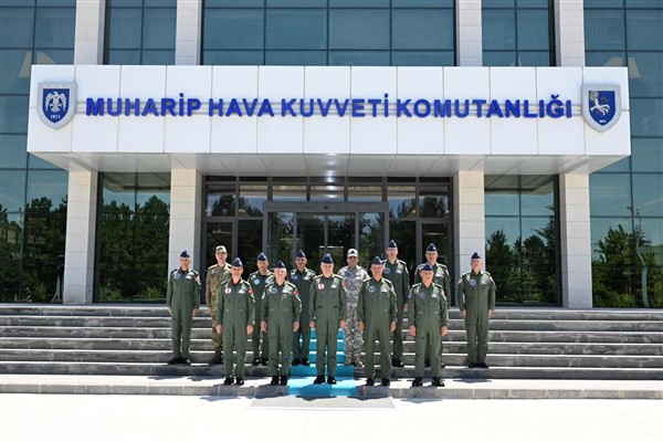 Genelkurmay Başkanı Gürak, Muharip Hava Kuvvetleri Komutanlığı'nda incelemelerde bulundu