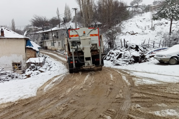 İzmir'de kar yağışına karşı teyakkuza geçildi