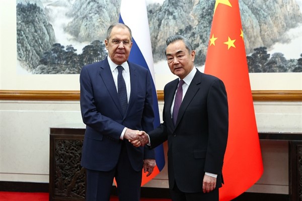 Lavrov, Çin Halk Cumhuriyeti Dışişleri Bakanı Yi ile bir araya geldi