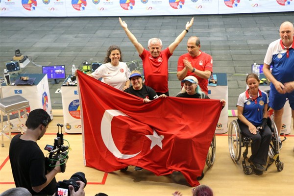 Milli sporcu Aysel Özgan, Bursa'ya Avrupa şampiyonluğu kazandırdı