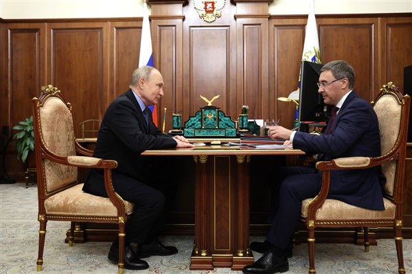 Rusya Devlet Başkanı Putin, Rusya Bilim ve Yükseköğretim Bakanı Falkov ile görüştü