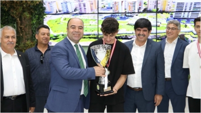 Şampiyon gençler kupayı Başkan Çiftçi 'ye getirdi-(VİDEO)