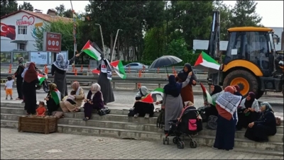 Şanlıurfa'da AK Parti İl Başkanlığı Önünde İsrail Protestosu