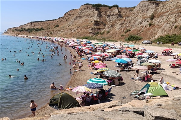 Saros Körfezi sahilleri tatilci akınına uğradı